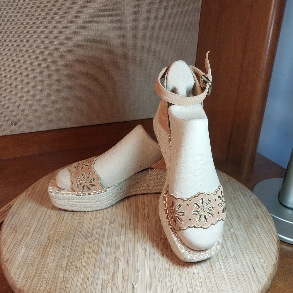 Crown Vintage Espadrille Sandals Size 8M CF-FENTISA Warm Buff Cow Suede Bohemian - Picture 5 of 12